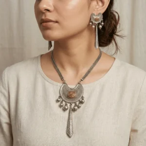 The Charu Linear Crescent Set
